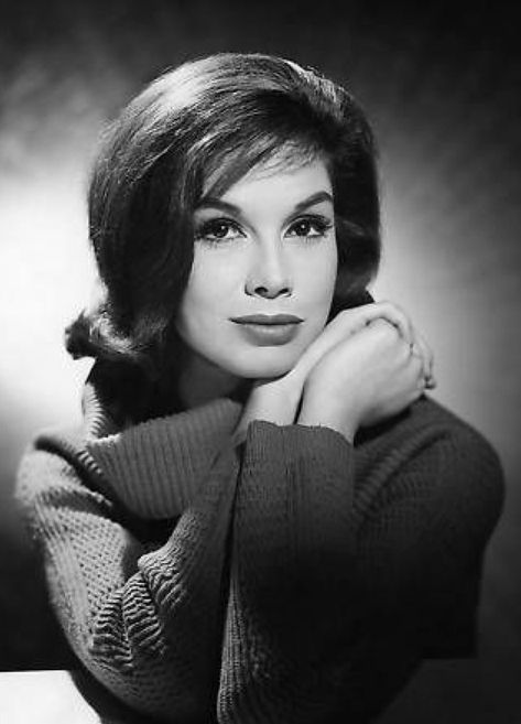 Pretty Mary Tyler Moore. Mary Taylor Moore, Mary Tyler Moore Show, Tyler Moore, Mary Tyler Moore, Ava Gardner, Classic Actresses, Hollywood Icons, Vintage Pinup, Vintage Hollywood