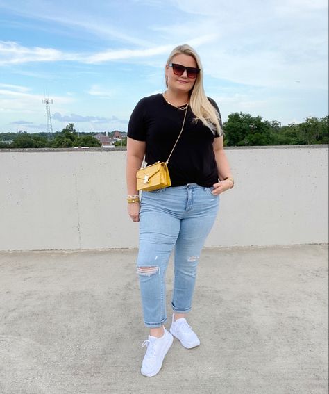 Chunky Sneakers Outfit Plus Size, Black Tee And Jeans, Chunky Sneakers Outfit, Jeans With Sneakers, White Chunky Sneakers, Hoka Clifton, Jeans Plus Size, Back To Basics, Straight Leg Denim