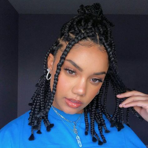 escribe her 😍? Xpression Hair, Red Box Braids, Black Box Braids, Triangle Box Braids, Large Box Braids, Trendy We Fryzurach, Fishtail Braids, Short Box Braids Hairstyles, Blonde Box Braids