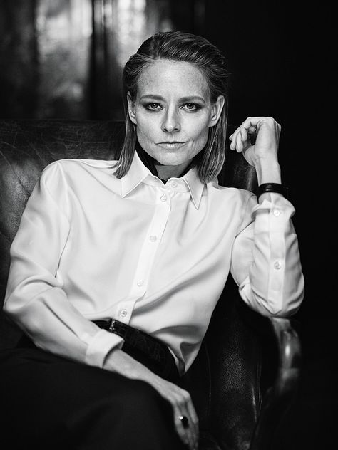 Business Portraits Woman, Professional Headshots Women, Business Portrait Photography, Women Ceo, Headshots Women, Corporate Portrait, Business Photoshoot, 사진 촬영 포즈, Jodie Foster