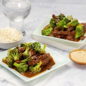 Weight Watchers Beef and Broccoli Is Better Than Takeout - Drizzle Me Skinny! Weight Watchers Beef And Broccoli, Healthy Chinese, Better Than Takeout, Beef And Broccoli, Chinese Takeout, Eat Veggies, Beef Sirloin, Marinated Beef, Broccoli Beef