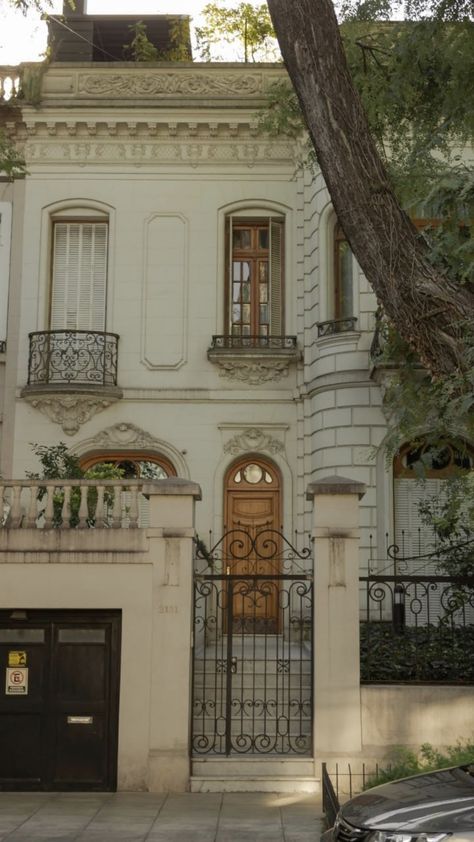 Paris Townhouse Exterior, French Apartment Aesthetic Exterior, Paris Home Exterior, Parisian Exterior Home, French Apartment Building, European Apartment Exterior, Italian Apartment Exterior, France House Aesthetic, France Townhouse