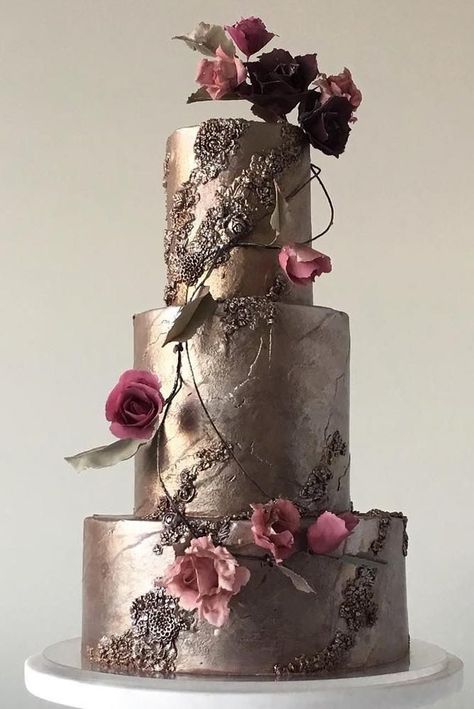 Wedding Cake Modern, Small Wedding Cake, Metallic Cake, Metallic Wedding Cakes, Traditional Wedding Cakes, Metallic Wedding, Small Wedding Cakes, Traditional Wedding Cake, Cupcakes Decorados