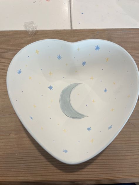 Pottery Inspo Simple, Star Pottery Painting, Celestial Pottery Painting Ideas, Pottery Painting Celestial, Pottery Painting Ideas Easy Ceramic Plates, Heart Shaped Pottery Painting Ideas, Poetry Painting Ideas Plate, Moon And Stars Pottery Painting, Pottery Painting Ideas Easy