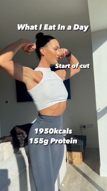 Ella-Mae on Instagram: "A FULL DAY OF EATING THE GOODS 😍 1950 kcals and loving all the carbs 🤤 This day satisfied my sweet tooth whilst still serving the nutrients🤌🏽🤌🏽 Save for some high protein meal inspo ✌🏽🫶🏽" High Protein Meals Women, High Protein Full Day Of Eating, How To Eat 140 Grams Of Protein, 160 Grams Of Protein A Day, How To Eat More Protein, What I Eat In A Day High Protein, Healthy Snack Plate, Full Day Of Eating, Day Of Eating