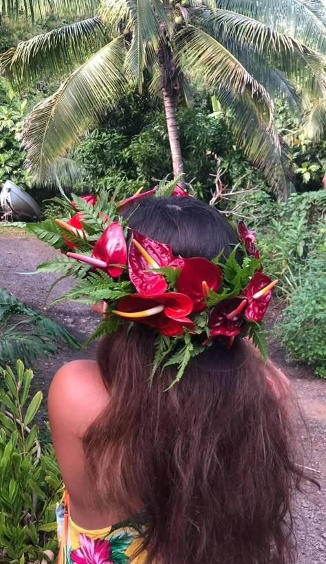 Hawaii Lei Aesthetic, Hawaii Flower Crown, Hawaiian Headdress, Lei Po'o Flower Crowns, Lei Stand, Hawaiian Flower Crown, Vintage Luau, Hawaiian Princess, Tahitian Costumes