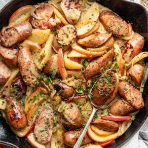 Magic Chicken Sausage & Apples (20-Minute Dinner!) - Real Food Whole Life Apple Sausage Recipes, Apple Skillet, Mason Jar Meal Prep, Magic Chicken, Garlic Balsamic, Bbq Chicken Thighs, 20 Minute Dinners, Chicken Apple, Sweet Apples