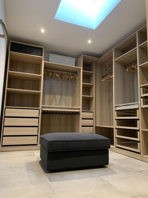 Idee Dressing, Dressing Pax Ikea, Dressing Pax, Dressing Room Decor, Dressing Room Closet, Dream Closet Design, Closet Design Layout, Wardrobe Door Designs, Luxury Closets Design