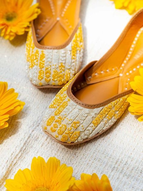 Juttis For Women, Indian Footwear, Indian Wedding Shoes, Girls Footwear, Nykaa Fashion, Indian Shoes, Contrast Design, Trending Womens Shoes, Punjabi Jutti