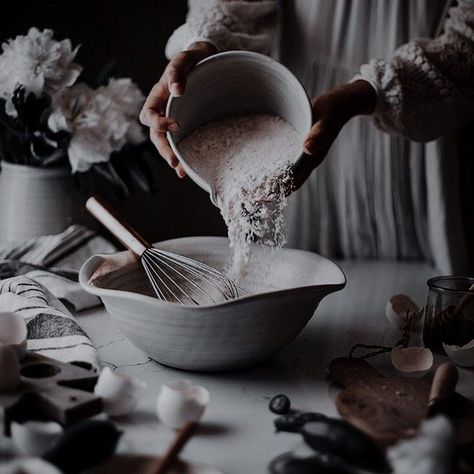 Aesthetic Baking Pictures, Hobby Aesthetic, Cooking With Friends, Baking Aesthetic, Cooking Aesthetic, Moms Cooking, Female Chef, Kawaii Cooking, Food Critic