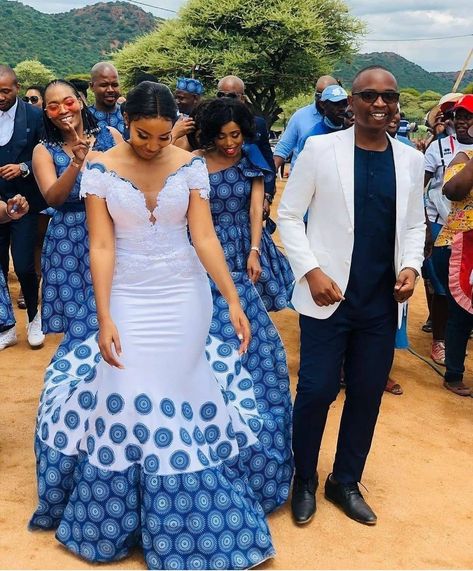 Traditional Dress For Wedding, Dress For Wedding Reception, Wedding Dresses South Africa, Africa Traditional, South African Traditional Dresses, Couples African Outfits, African Bridal Dress, African Traditional Wear, African Traditional Wedding Dress