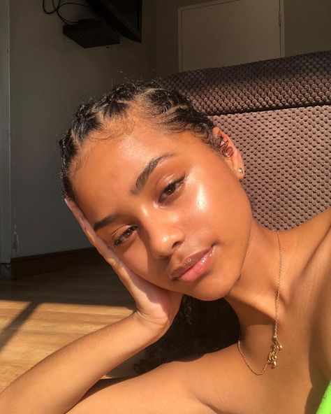 Clear Skin Tan Aesthetic, Skincare Brown Skin, Clear Skin Light Brown, Tan Glowy Skin, Glowing Skin Black Women, Brown Clear Skin Aesthetic, Black Clear Skin Aesthetic, Brown Skincare Aesthetic, Glowy Tan Skin