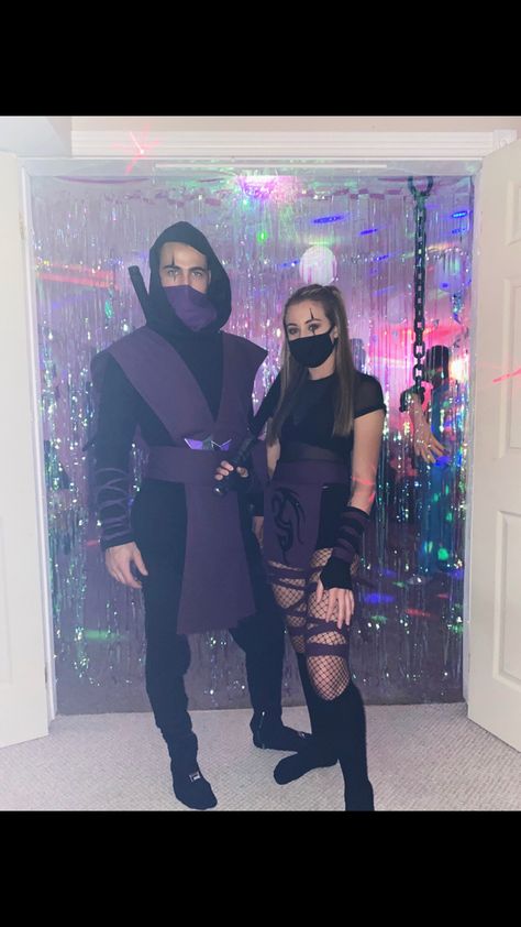 Samurai Couple Costume, Couple Ninja Halloween Costumes, Ninja Custome Halloween Women, Black Bodysuit Costume Ideas, Ninja Custome Halloween, Ninja Couple Costume, Ninja Makeup Halloween Women, Ninja Halloween Outfit, Black Bodysuit Costume