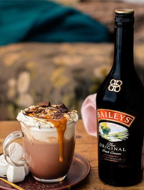 Try Our Hot Chocolate Recipe with Baileys | Baileys US Hot Chocolate Baileys, Baileys Recipes Drinks, Baileys Hot Chocolate, Baileys Drinks, Irish Cream Recipe, Baileys Recipes, Hot Chocolate Milk, Mocha Frappuccino, Baking Treats