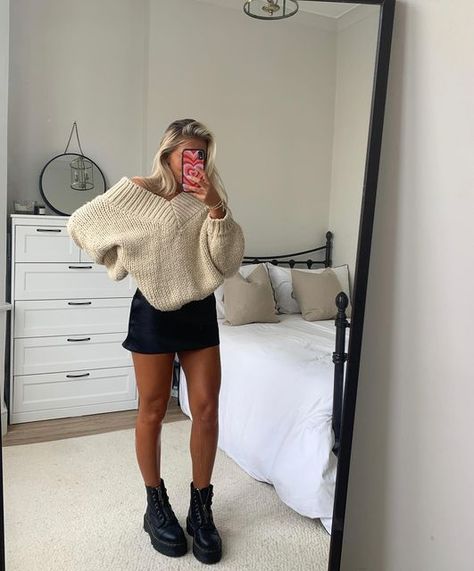 Jumper Inspo Outfit, Jumper With Skirt Outfit, Black Skirt Jumper Outfit, White Crochet Jumper Outfit, Knit And Skirt Outfits, Black Skirt And Jumper Outfit, White Knitted Jumper Outfit, Baggy Jumper And Skirt, Cute Skirt And Sweater Outfits