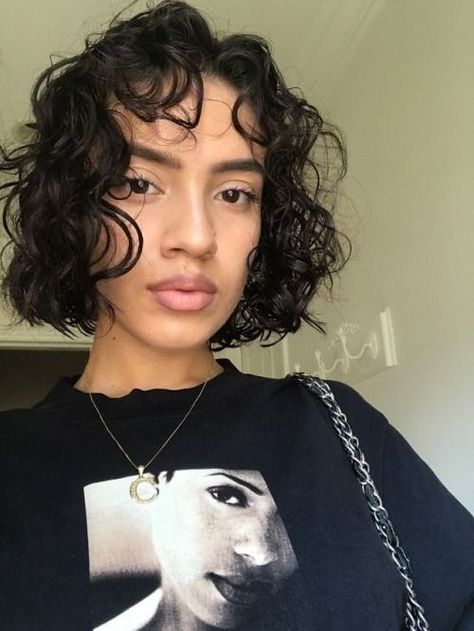 Pretty Short Hair, Short Bob Hair, Short Natural Curly Hair, Hair Styels, Haircuts For Curly Hair, Short Wavy Hair, Bob Hair, Hair Skin Nails, Short Hair With Bangs