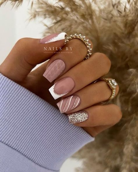 Christmas And Thanksgiving Nails, Thanksgiving To Christmas Nails, Winter Nude Nails, Simple Nails Winter, Nude Winter Nails, Noel Nails, Nails Noel, Thanksgiving Nail Ideas, Disney Acrylic Nails