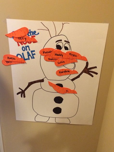 Pin The Nose on Olaf game. I used a poster board, free-handed an Olaf I found in a coloring book. Then made carrots out of craft foam.. made them sticky with double-sided tape. Pin The Nose On Olaf, Olaf Craft, Elf Party, Winter Classroom Activities, School Holiday Party, Christmas Party Activities, School Christmas Party, Xmas Games, Gift Exchange Games