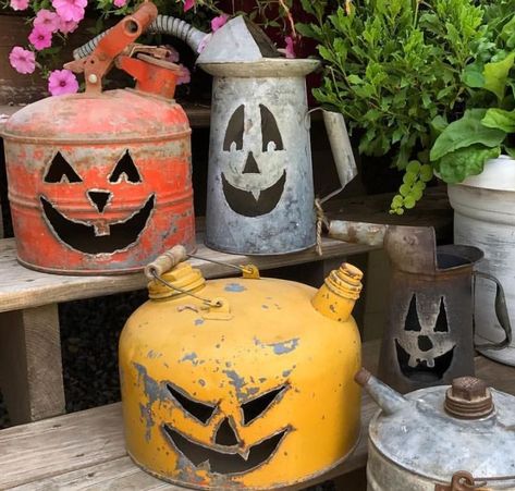 Propane Tank Art, Welding Projects Ideas, Diy Halloween Crafts, Porch Pumpkins, Horseshoe Crafts, Gas Cans, Welding Tools, Halloween Diy Crafts, Fall Halloween Decor