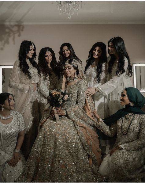 Desi Bridesmaids, Pakistani Bridesmaids, Bride Groom Photoshoot, Pakistan Wedding, Bridesmaid Photoshoot, Groom Photoshoot, Desi Wedding Dresses, Asian Wedding Dress, Asian Bridal Dresses