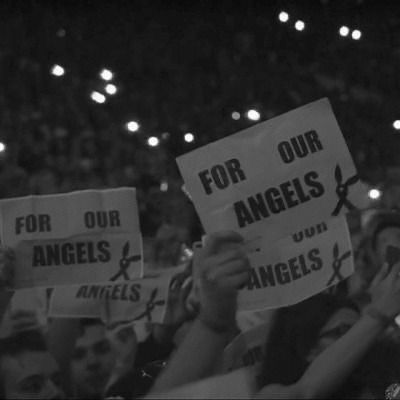 ✩₊˚.⋆ unfortunately, today is a hard day for everyone. 🐝 for family and friends of the 22 angels who lost their lives. for fans, who were hurt and suffering after the concert. for arianators who can’t even imagine what it must be like for ari, and hate seeing their idol struggle. and most importantly, for ariana, who has been strong and brave the whole way through. we all really appreciate and admire her. 🐝 today, for our 22 angels, you can wear pink and black ( the colours of the symbol ) ... Ariana Grande Manchester Attack, Ariana Manchester, Ariana Grande Manchester, Ariana Grande One Love Manchester, Manchester Ariana Grande, One Love Manchester, Manchester Attack, Ariana Grande Dangerous Woman Tour, Ariana Aesthetic