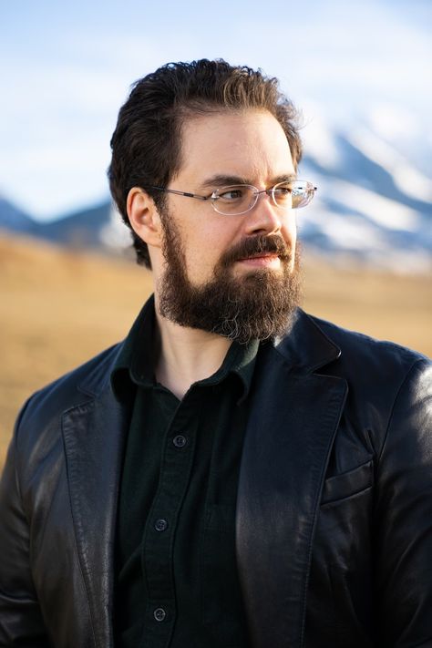 For the first time in more than a decade, Paolini has published a novel set in Alagaësia, the world of the Inheritance series Become A Writer, Inheritance Cycle, Christopher Paolini, Lucca Comics, Sea Of Stars, Becoming A Writer, Sci Fi Novels, Farm Boys, Sci Fi Series