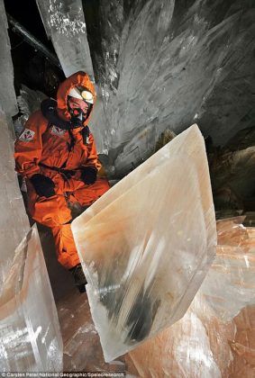 Cave of Crystals "Giant Crystal Cave" | Geology Page Mexican Desert, Giant Crystal, Crystal Cave, Crystal Formations, Cool Rocks, Rocks And Gems, Minerals And Gemstones, Large Crystals, Gems And Minerals