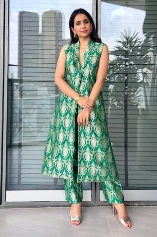 Buy Green Georgette Bandhani High Neck Basanti Tunic And Pant Set For Women by Itrh Online at Aza Fashions. Brocade Jacket, Silk Kurti Designs, Kurti Designs Latest, Brocade Dresses, Kurti Designs Party Wear, Kurta Designs Women, Designer Dresses Casual, Stylish Party Dresses, Party Wear Indian Dresses