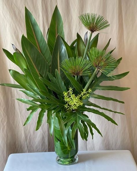 Event Flower Arrangements, Artificial Silk Flower Arrangements, Arreglos Ikebana, Tropical Centerpieces, Foliage Arrangements, Contemporary Flower Arrangements, Tropical Floral Arrangements, Tropical Flower Arrangements, Greenery Arrangements