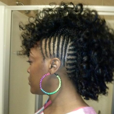 braided mohawk. I love this hair style. I'm going to have to try this! Braids Unique, Mohawk Braid Styles, Crochet Mohawk, Mohawk Updo, Mohawk Hair, Braided Mohawk, Braided Mohawk Hairstyles, Sleek Braided Ponytail, Curly Mohawk