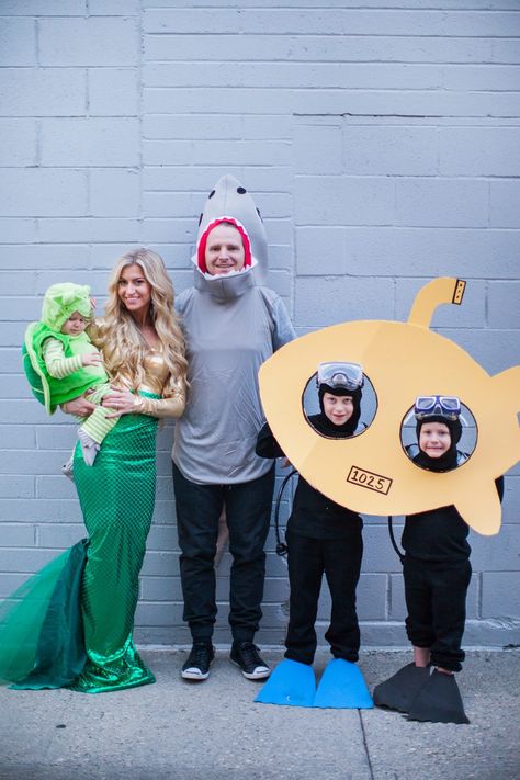 DIY Under the sea family Halloween costumes- mermaid, shark, divers with submarine! Halloween Under The Sea, Under The Sea Halloween, Costume Couple Halloween, Under The Sea Costumes, Shark Halloween Costume, Halloween Costume Couple, Siren Costume, Shark Halloween, Sea Costume