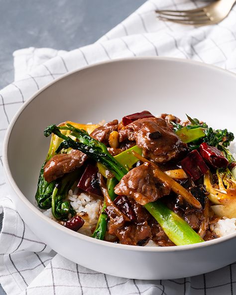 Thai-inspired food range. Marion's Kitchen is packed with simple and delicious Asian recipes and food ideas. Striploin Steak, Marion's Kitchen, Beef Broccoli, Beef And Broccoli, Recipes Beef, Beef Stir Fry, Beef And Rice, How To Cook Rice, Broccoli Beef