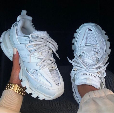 White Balenciaga Sneakers Outfit, Balenciaga Track Sneakers Outfit, Balenciaga Track Outfit, Air Jordan Chicago, Balenciaga Tracks, Air Jordan Collection, Track Outfits, White Shoes Outfit, Balenciaga Track Sneakers