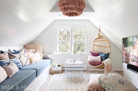 Attic Teen Hangout Teen Lounge Rooms, Hangout Room Ideas, Teen Hangout Room, Bonus Room Design, Teen Lounge, Hangout Room, Chill Room, Attic Design, Casa Country