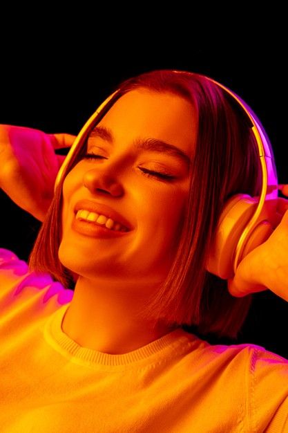 Fun Playlist, 60s Photoshoot, Neon Photoshoot, Raise Your Vibrations, Pink Studio, Music Girl, Photo Music, Sony Headphones, Electro Music