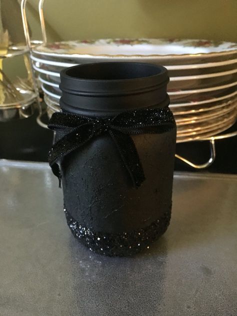 matte black and glitter mason jar Black And Gold Table Centerpieces, Gold Table Centerpieces, Gold Glitter Mason Jar, Black And Gold Table, Glitter Bathroom, Homemade Vase, Gold Mason Jars, Glitter Mason Jars, Diy Hanging Shelves