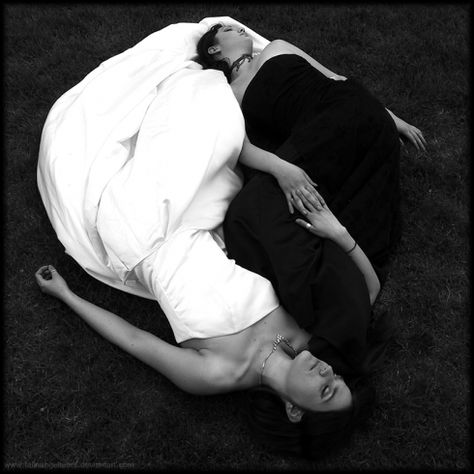 ying yang.   i love this. Yin En Yang, Yin Yang Balance, Sisters Photoshoot, Sister Photos, Its Friday Quotes, Opposites Attract, Photoshoot Concept, Shooting Photo, Ying Yang