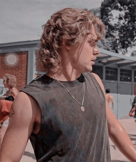 billy hargrove, stranger things. Akali League Of Legends, Billy Hargrove, Dacre Montgomery, Finn Stranger Things, Billy Boy, Stranger Things Actors, Stranger Things Characters, Boys Long Hairstyles, Stranger Things Aesthetic