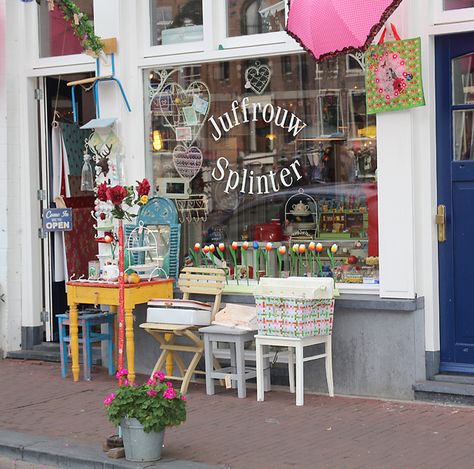 Amsterdam - A sweet little store across the street from the Anne Frank House museum. Unfiltered Background, Amsterdam Shopping, Anne Frank House, Dutch Style, Cute Store, Creative Shop, Amsterdam Holland, Stationary Shop, Cute Shop