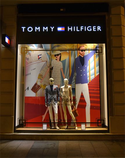 Tommy Hilfiger's shop window by Jordi Labanda. Tommy Hilfiger Store, Retail Windows, Brand Magazine, Store Interior, Shop Window, Shop Interior, Luxury Store, Cannes Film Festival