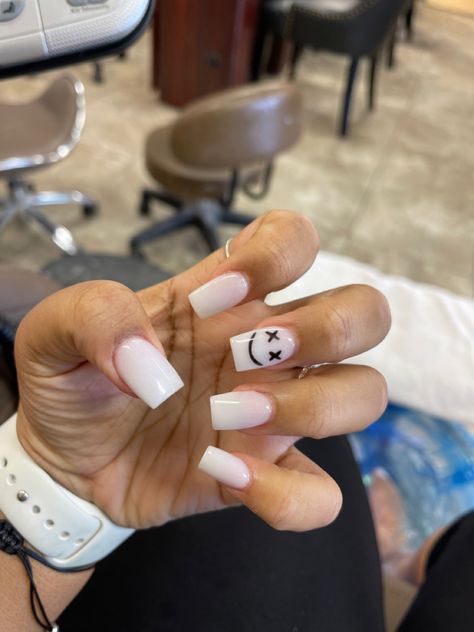 Nails Acrylic Clear Art Designs, Acrylic Nails With N Initials, Cute White Square Nails, Cute Acrylic Nails White, White Nails With Clear Nail, White Nails With Initials Acrylic Short, Smiley Nails Acrylic, Nail With Smiley Face, Trendy Short Nail Designs Square