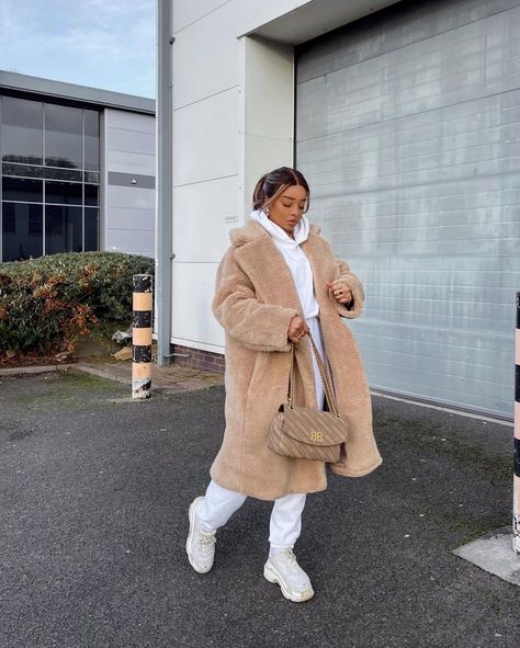 Teddy Coat Street Style, Teddy Coat Outfit, Asos Outfit, Outfit Links, Tracksuit Outfit, Trench Coat Outfit, Coat Street Style, Who Asked, Casual Outfits For Teens