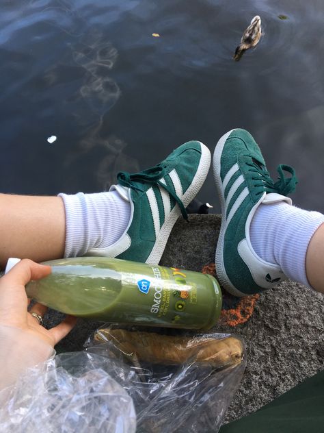 Addidas Shoes Gazelle Outfit, Adidas Gazelle Outfit 2023, Adidas Green Gazelle, Styling Adidas Gazelle, Gazelle Green Outfit, Addidas Shoes Samba Outfit Women, Adidas Gazelle Green Outfit, Green Gazelle Outfit, Green Gazelle Adidas Outfit