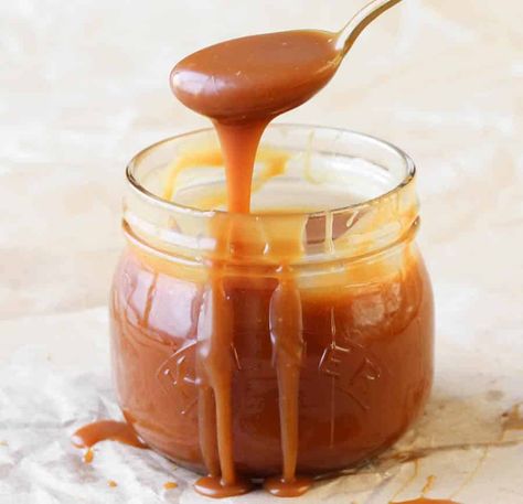 Caramel Drip Cake, Salted Caramel Sauce Recipe, Caramel Buttercream Frosting, Caramel Sauce Recipe, Coconut Jam, Dessert Thermomix, Caramel Recipes Sauce, Caramel Buttercream, Homemade Caramel Sauce