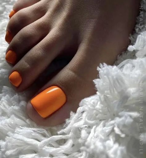 21 Trending Summer Toe Nail Colors for 2024: Cute & Popular Shades | Best Summer Manicure Ideas Orange Toes Nails, Orange Pedicure, Orange Toe Nails, Halloween Toe Nails, Toe Nail Colors, Fall Toe Nails, Fall Pedicure, Christmas Purple, Fall Toes