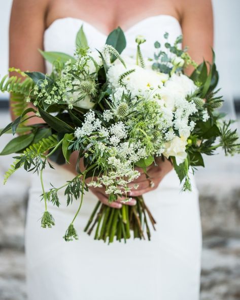 62 Top Floral Designers to Book for You Wedding - Juniper Designs Wedding Peonies, Centerpieces Floral, White Bouquets, Tall Centerpiece, Expensive Flowers, Purple Bouquets, Flowers And Greenery, Rose Varieties, Centerpiece Wedding