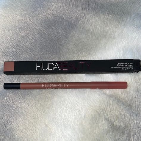 HUDA BEAUTY 2.0 Automatic Matte Lip Pencil Huda Beauty Lip Liner, Huda Beauty Lip Contour, Huda Beauty Lip, Lips Color, Lip Contouring, Alice Cooper, Makeup Photography, Makeup Items, Lip Pencil