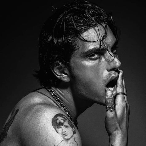 Actor Vibes, Samuel Larsen, Man With Tattoos, Girlfriend Aesthetic, Rockstar Girlfriend, Goth Rock, Rockstar Aesthetic, Portrait Series, Alt Rock