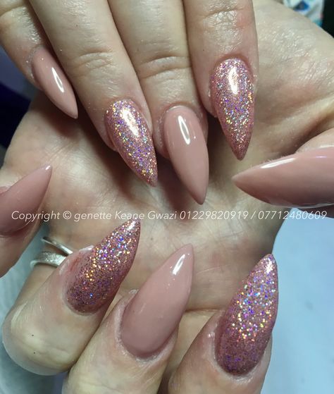 Nude & rose gold / pink holographic glitter nail art Almond Nails Sparkle, Rose Gold Almond Nails, Gold Almond Nails, Gold Holographic Nails, Pretty Nails Glitter, Holographic Glitter Nails, Nails Gel Polish, Hair And Nail Salon, Nail Design Video