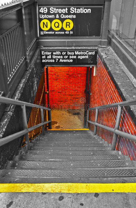 New York Subway Station, Subway Stairs, Subway Design, Subway Tunnel, Ny Subway, Background Reference, Modern Gothic, Subway Station, New York Subway